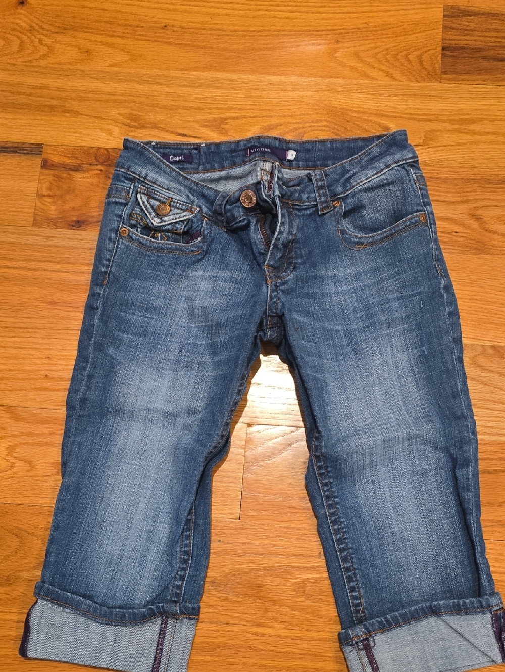Vigoss Medium Wash Capri Jeans